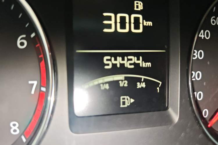 Used Volkswagen Gran Lavida 2013 1.6L Automatic Comfort Model Odometer Close Up