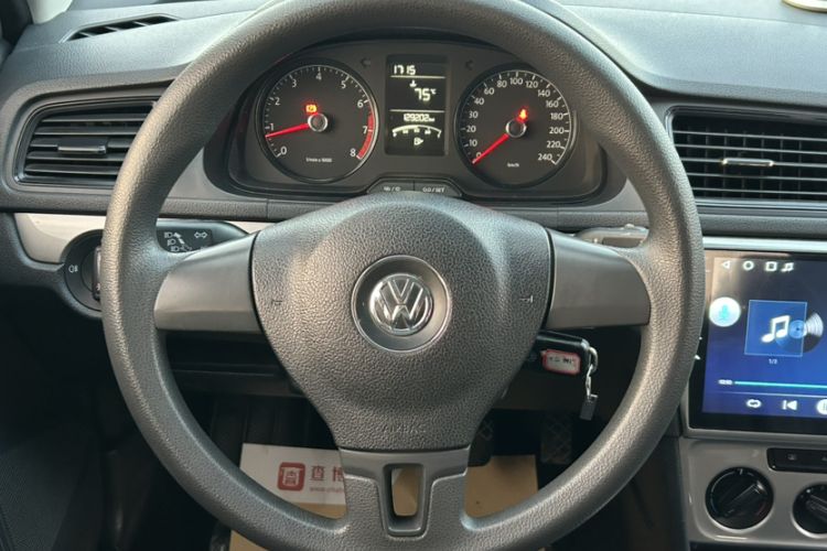 Used Volkswagen Gran Lavida 2013 1.6L Manual Fashion Model Odometer Close Up