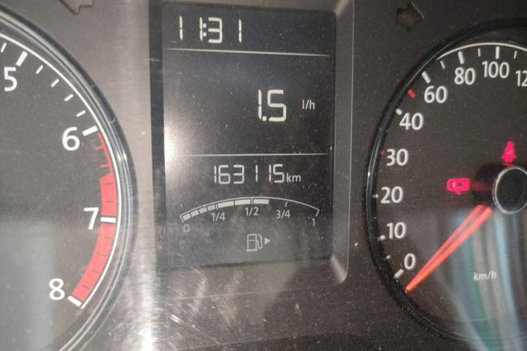 Used Volkswagen Gran Lavida 2013 1.6L Manual Fashion Model Odometer Close Up