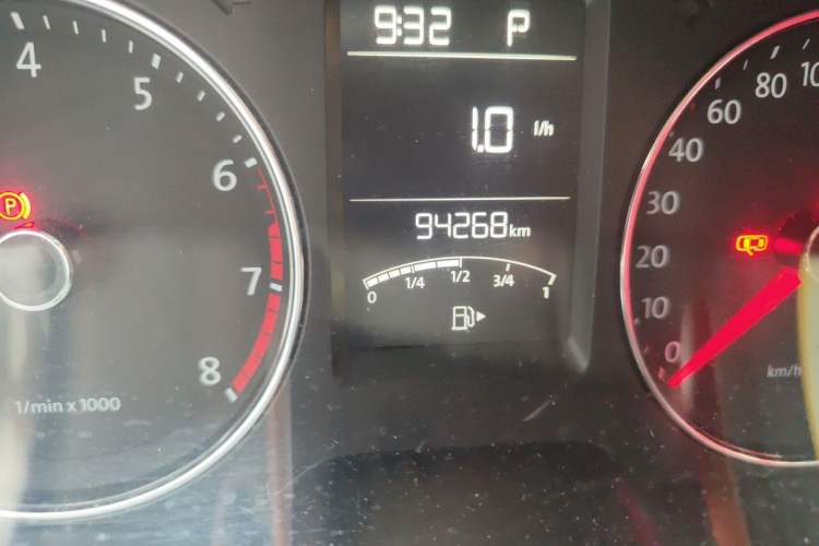 Used Volkswagen Gran Lavida 2013 1.6L Automatic Comfort Model Odometer Close Up