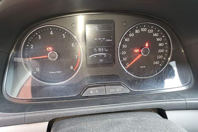 Used Volkswagen Gran Lavida 2013 1.6L Manual Comfort Model Odometer Close Up