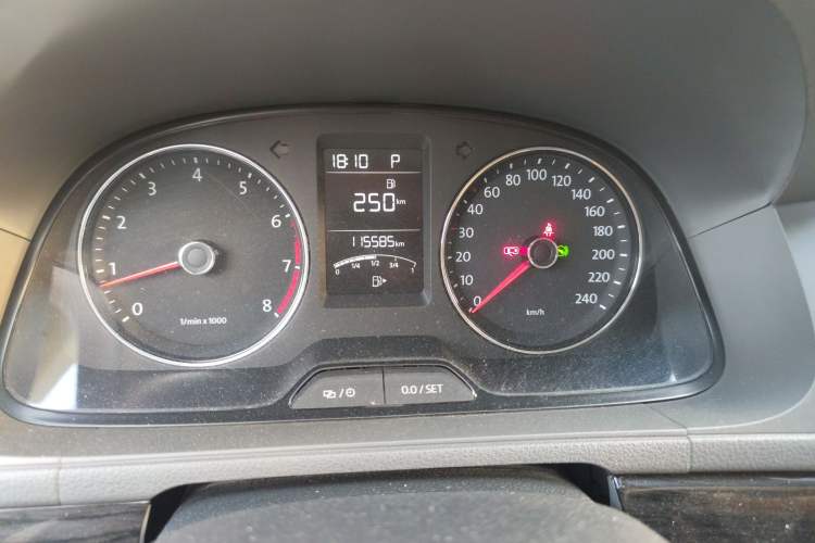 Used Volkswagen Gran Lavida 2013 1.4 TSI Automatic Comfort Model Odometer Close Up