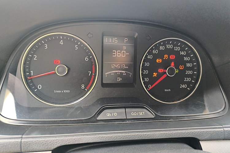 Used Volkswagen Gran Lavida 2013 1.6L Automatic Comfort Model Odometer Close Up