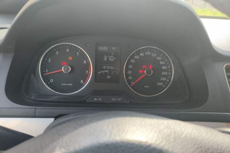 Used Volkswagen Gran Lavida 2013 1.4 TSI Automatic Comfort Model Odometer Close Up