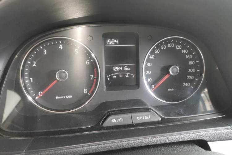 Used Volkswagen Gran Lavida 2013 1.6L Automatic Comfort Model Odometer Close Up