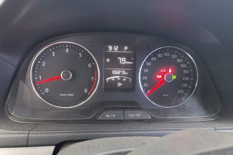 Used Volkswagen Gran Lavida 2013 1.6L Automatic Comfort Model Odometer Close Up