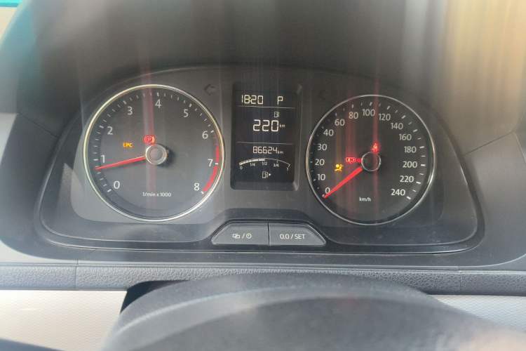 Used Volkswagen Gran Lavida 2013 1.6L Automatic Comfort Model Odometer Close Up