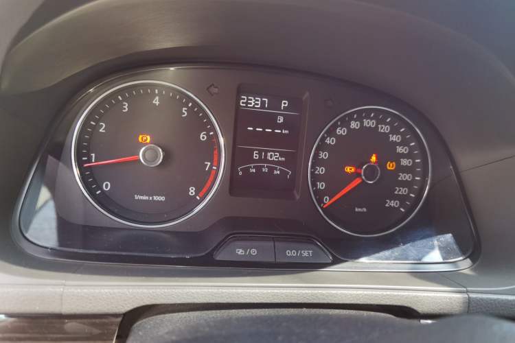 Used Volkswagen Gran Lavida 2013 1.6L Automatic Comfort Model Odometer Close Up