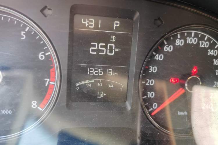 Used Volkswagen Gran Lavida 2013 1.6L Automatic Fashion Model Odometer Close Up