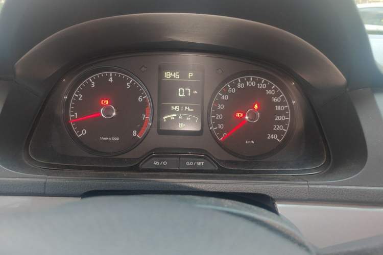 Used Volkswagen Gran Lavida 2013 1.6L Automatic Fashion Model Odometer Close Up