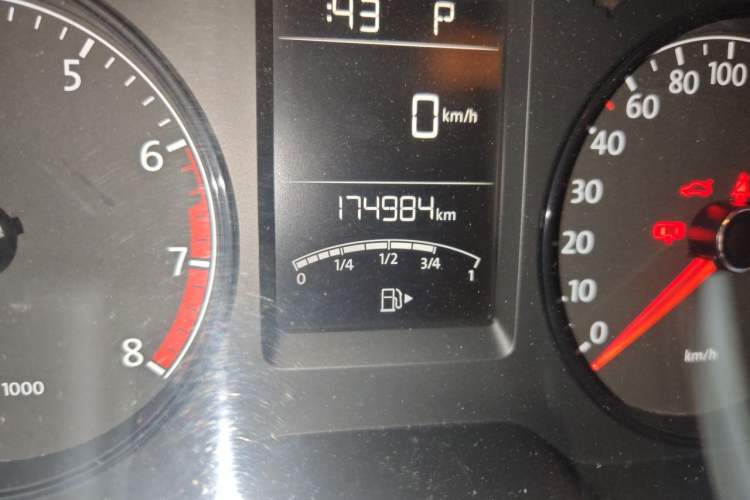 Used Volkswagen Gran Lavida 2013 1.6L Automatic Fashion Model Odometer Close Up
