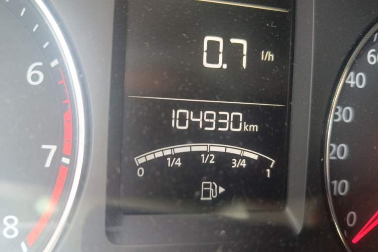 Used Volkswagen Gran Lavida 2013 1.6L Manual Fashion Model Odometer Close Up