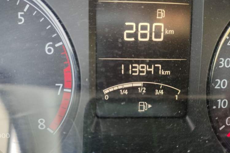 Used Volkswagen Gran Lavida 2013 1.6L Automatic Fashion Model Odometer Close Up