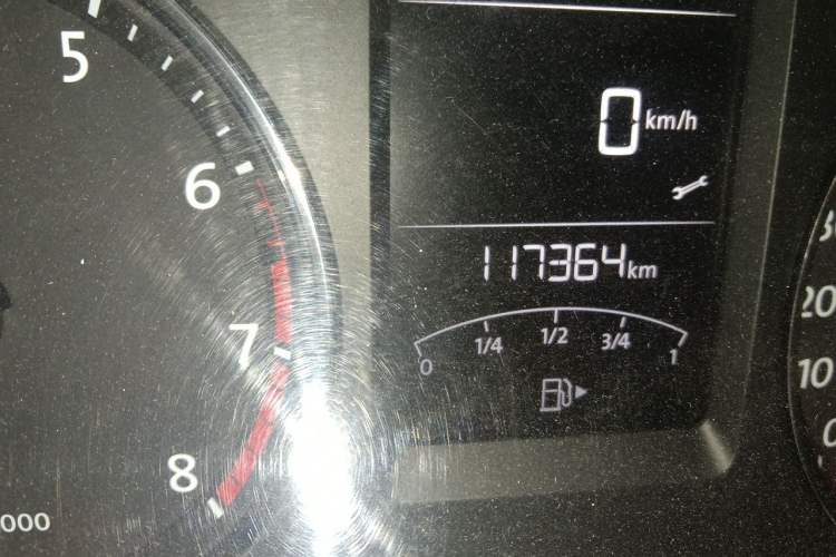 Used Volkswagen Gran Lavida 2013 1.6L Automatic Comfort Model Odometer Close Up