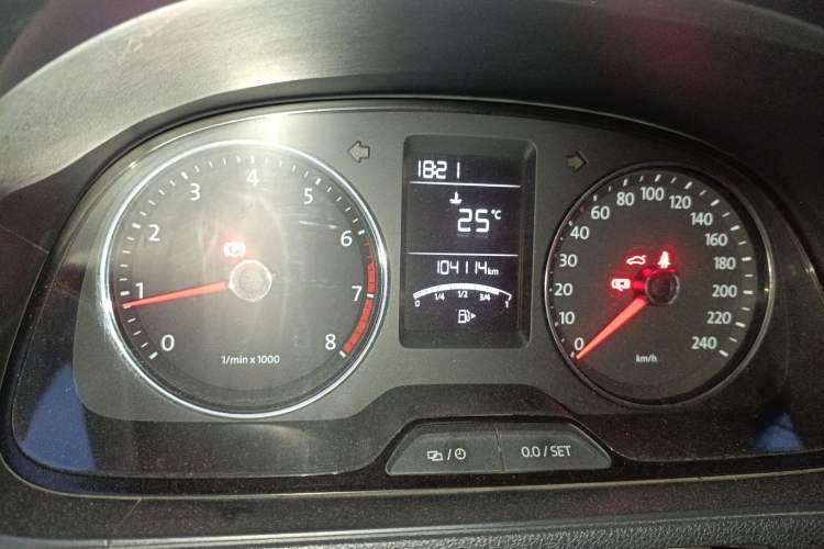 Used Volkswagen Gran Lavida 2013 1.6L Manual Comfort Model Odometer Close Up