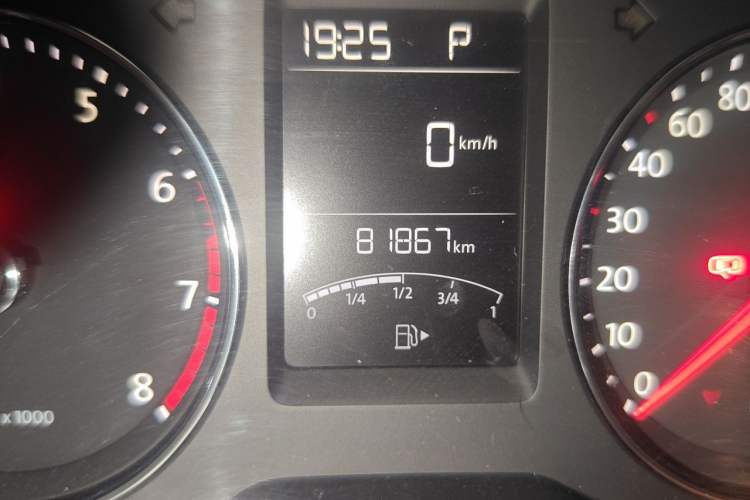 Used Volkswagen Gran Lavida 2013 1.4 TSI Automatic Comfort Model Odometer Close Up