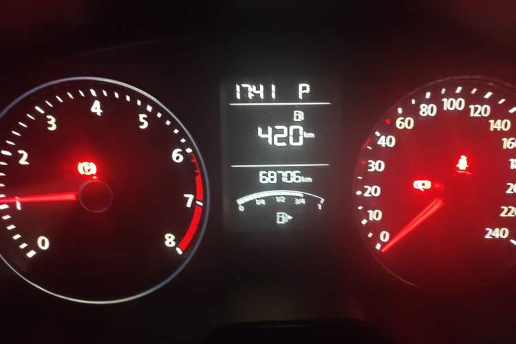 Used Volkswagen Gran Lavida 2013 1.6L Automatic Comfort Model Odometer Close Up