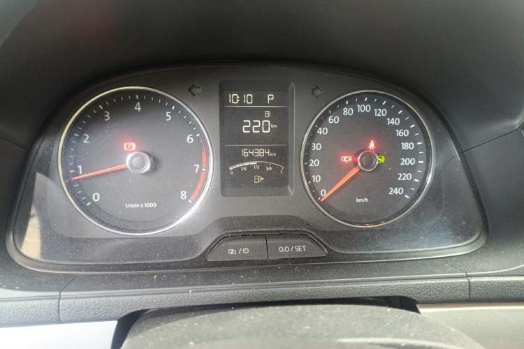 Used Volkswagen Gran Lavida 2013 1.4 TSI Automatic Comfort Model Odometer Close Up