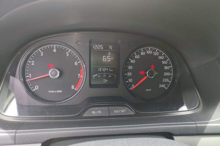 Used Volkswagen Gran Lavida 2013 1.6L Automatic Fashion Model Odometer Close Up