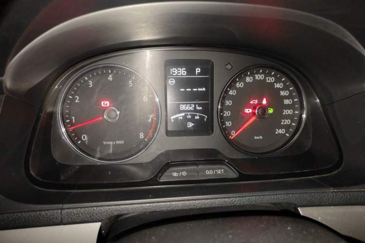 Used Volkswagen Gran Lavida 2013 1.4 TSI Automatic Comfort Model Odometer Close Up