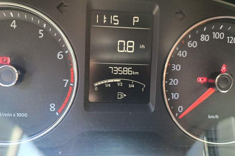 Used Volkswagen Gran Lavida 2013 1.6L Automatic Comfort Model Odometer Close Up