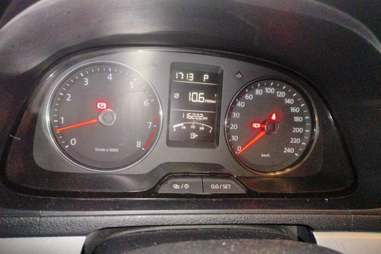 Used Volkswagen Gran Lavida 2013 1.4 TSI Automatic Comfort Model Odometer Close Up