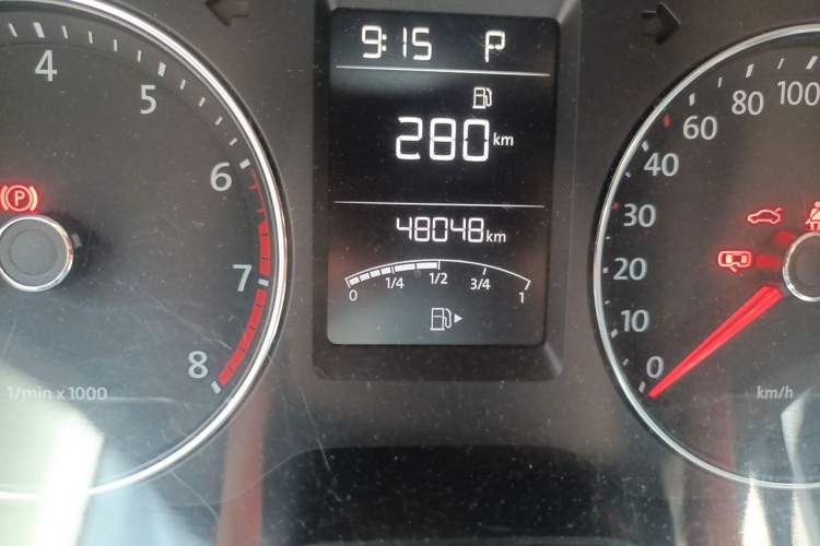 Used Volkswagen Gran Lavida 2013 1.4 TSI Automatic Comfort Model Odometer Close Up