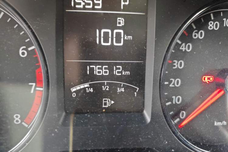 Used Volkswagen Gran Lavida 2013 1.6L Automatic Fashion Model Odometer Close Up