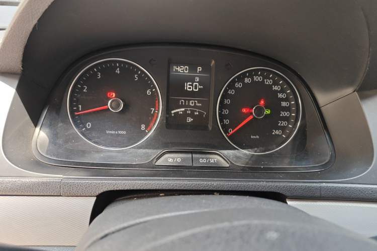 Used Volkswagen Gran Lavida 2013 1.6L Automatic Comfort Model Odometer Close Up