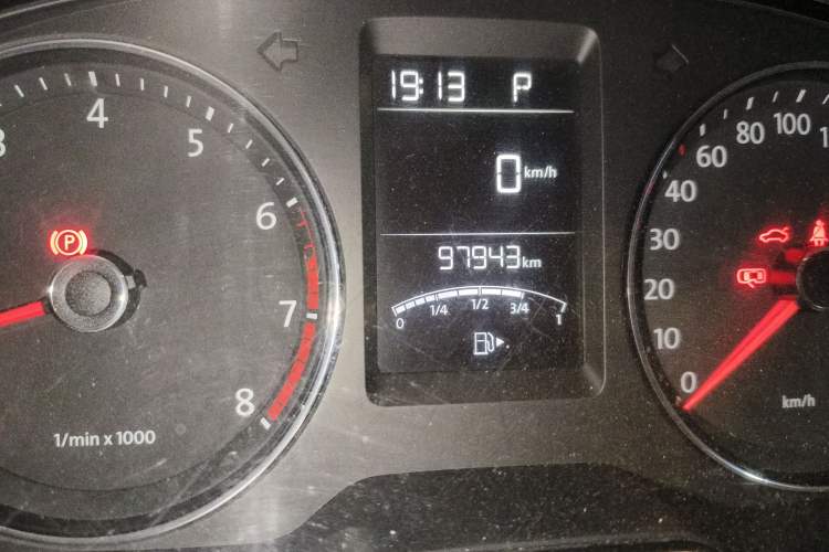 Used Volkswagen Gran Lavida 2013 1.6L Automatic Comfort Model Odometer Close Up