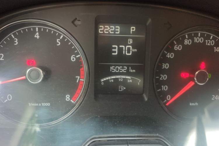 Used Volkswagen Gran Lavida 2013 1.6L Automatic Fashion Model Odometer Close Up