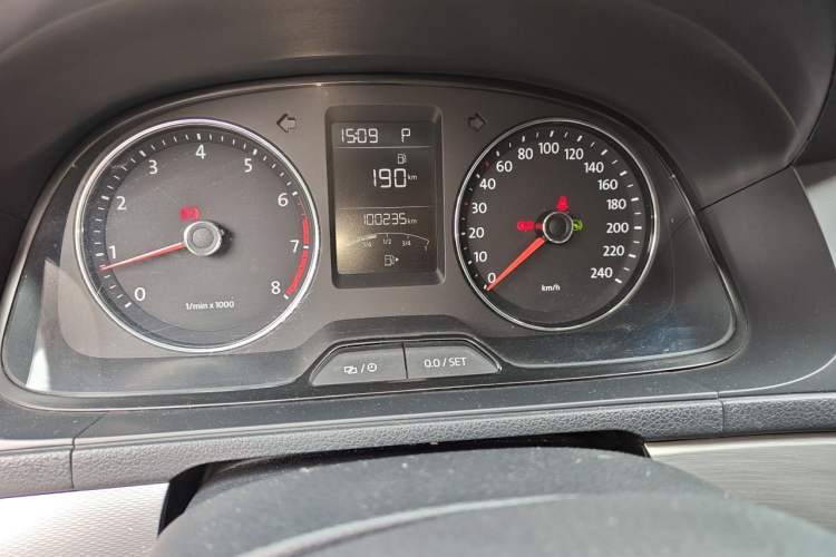 Used Volkswagen Gran Lavida 2013 1.4 TSI Automatic Comfort Model Odometer Close Up