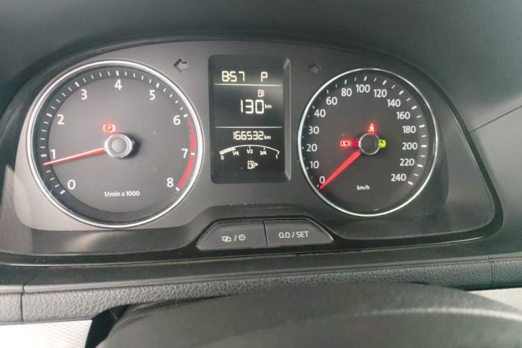 Used Volkswagen Gran Lavida 2013 1.6L Automatic Comfort Model Odometer Close Up