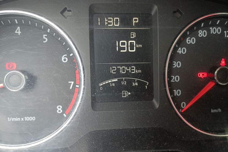 Used Volkswagen Gran Lavida 2013 1.4 TSI Automatic Luxury Model Odometer Close Up