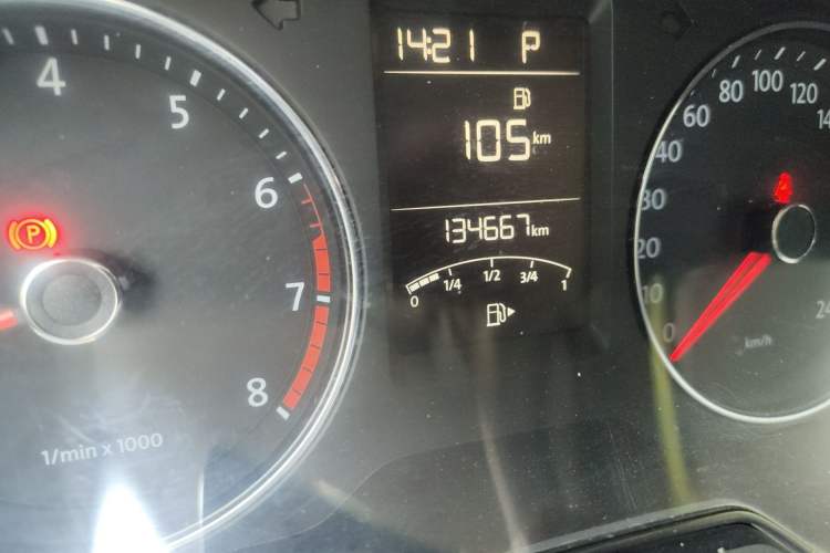 Used Volkswagen Gran Lavida 2013 1.4 TSI Automatic Luxury Model Odometer Close Up