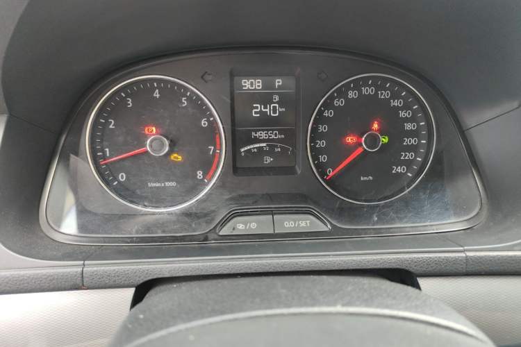 Used Volkswagen Gran Lavida 2013 1.6L Automatic Comfort Model Odometer Close Up