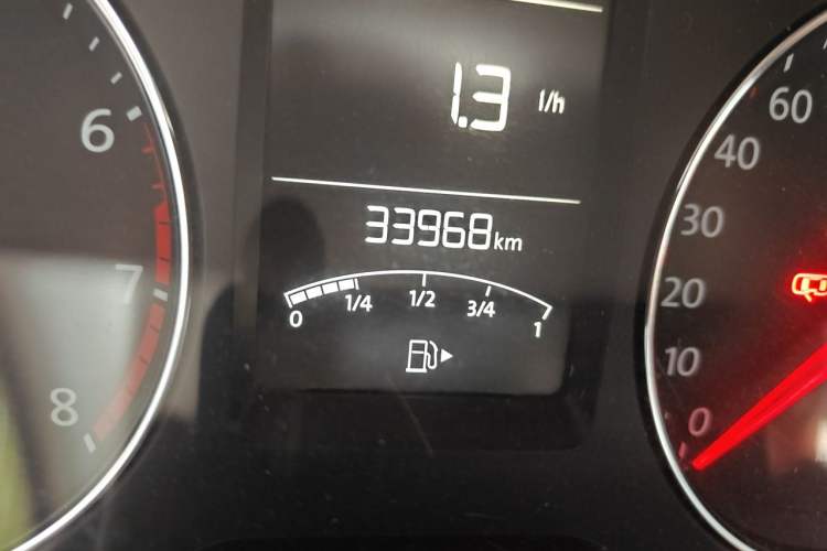 Used Volkswagen Gran Lavida 2013 1.6L Automatic Comfort Model Odometer Close Up