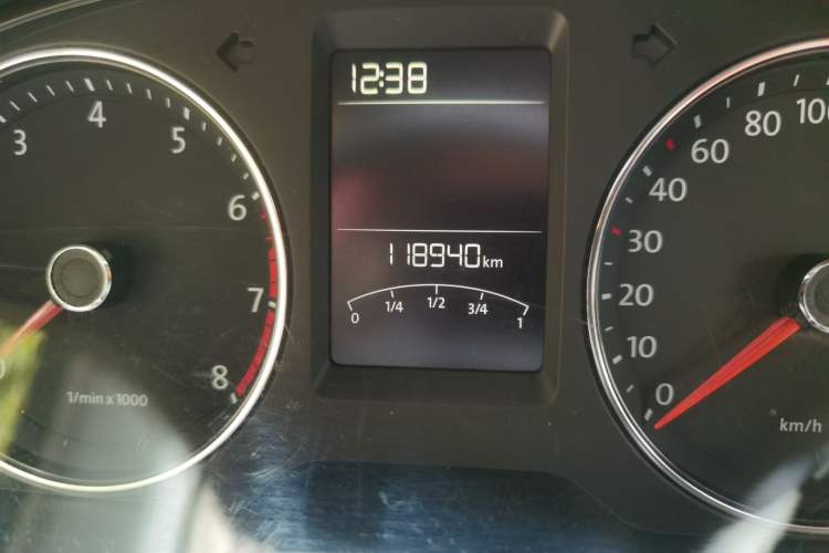 Used Volkswagen Gran Lavida 2013 1.4 TSI Manual Comfort Model Odometer Close Up