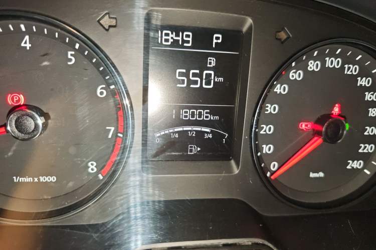 Used Volkswagen Gran Lavida 2013 1.4 TSI Automatic Comfort Model Odometer Close Up