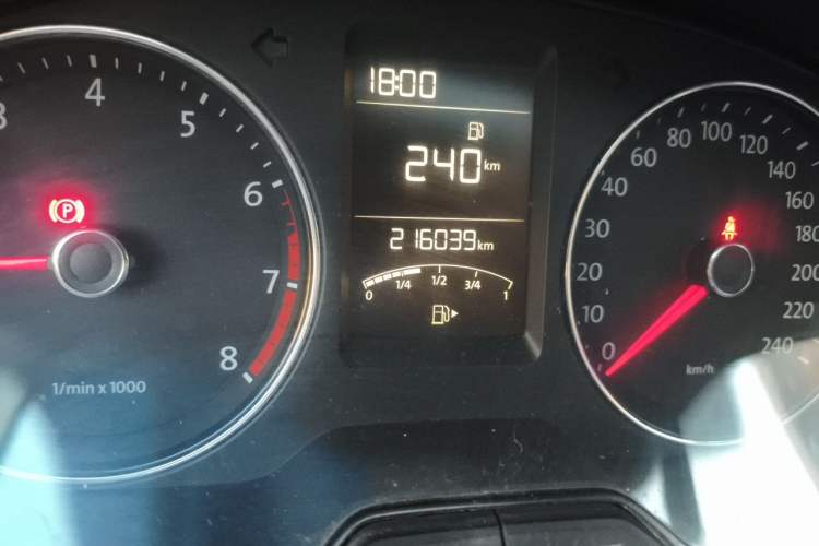 Used Volkswagen Gran Lavida 2013 1.6L Manual Comfort Model Odometer Close Up