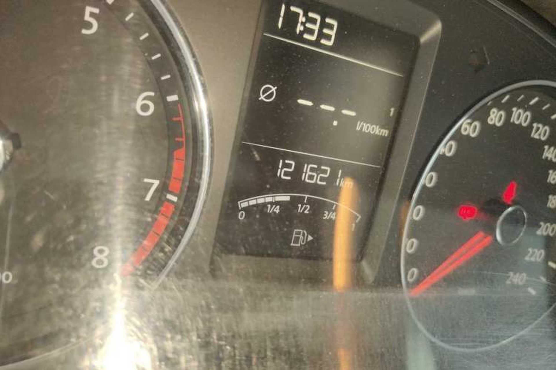 Used Volkswagen Gran Lavida 2013 1.6L Manual Comfort Model Odometer Close Up