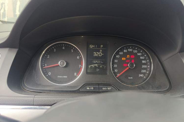 Used Volkswagen Gran Lavida 2013 1.4 TSI Automatic Comfort Model Odometer Close Up