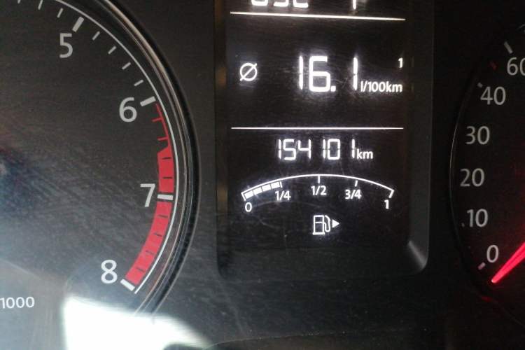 Used Volkswagen Gran Lavida 2013 1.6L Automatic Fashion Model Odometer Close Up