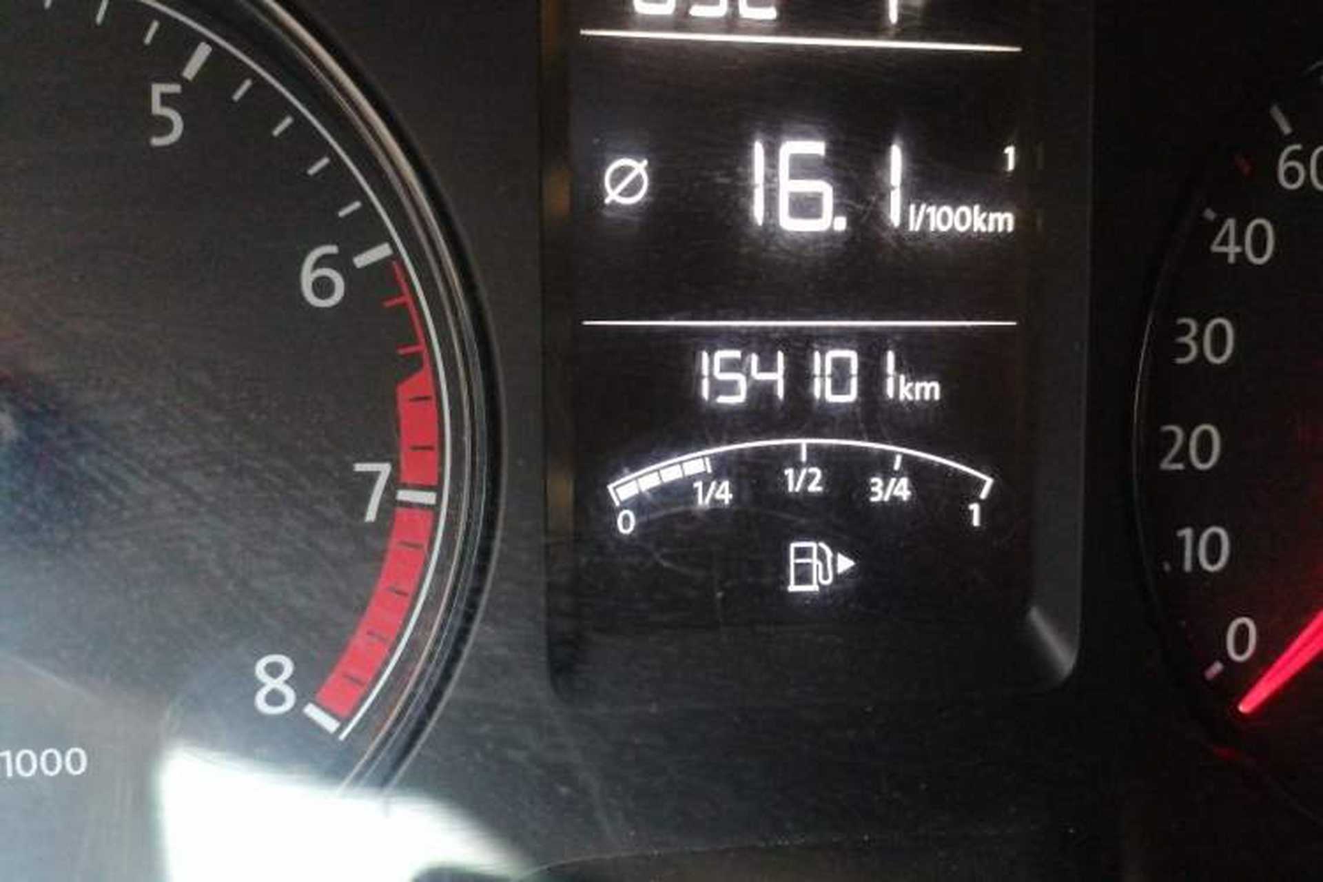 Used Volkswagen Gran Lavida 2013 1.6L Automatic Fashion Model Odometer Close Up