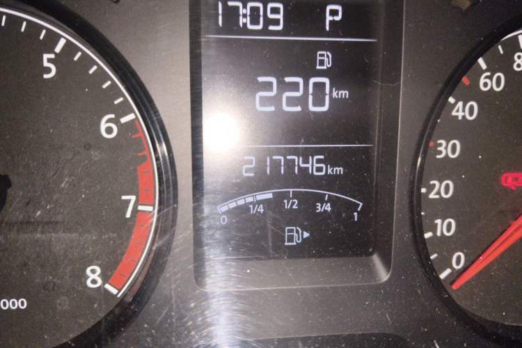 Used Volkswagen Gran Lavida 2013 1.6L Automatic Fashion Model Odometer Close Up
