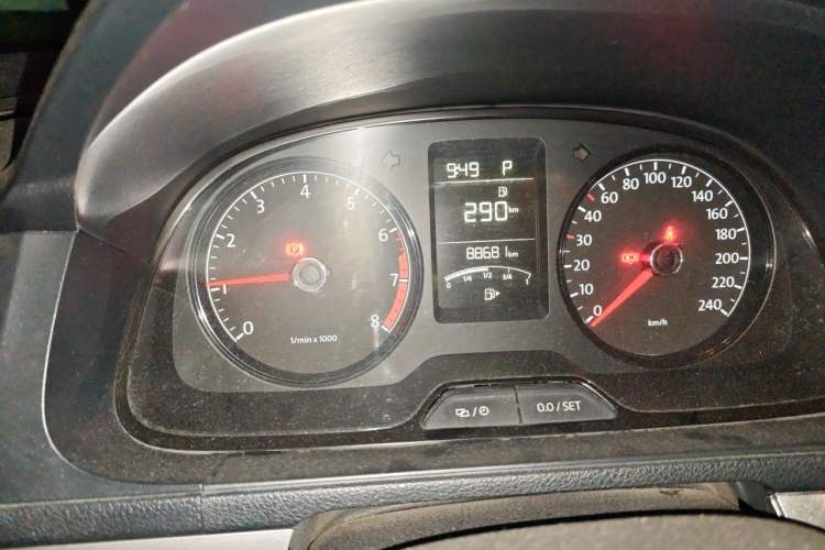 Used Volkswagen Gran Lavida 2013 1.6L Automatic Fashion Model Odometer Close Up
