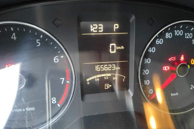 Used Volkswagen Gran Lavida 2013 1.6L Automatic Comfort Model Odometer Close Up