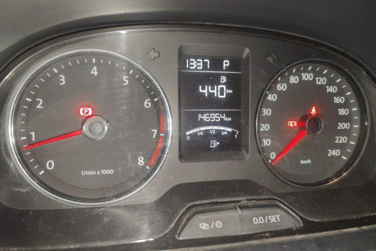 Used Volkswagen Gran Lavida 2013 1.6L Automatic Comfort Model Odometer Close Up