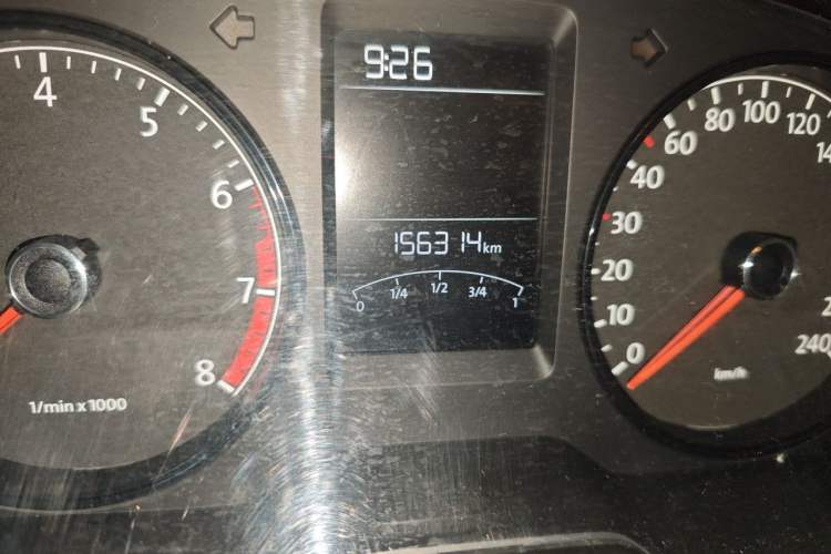 Used Volkswagen Gran Lavida 2013 1.6L Automatic Fashion Model Odometer Close Up