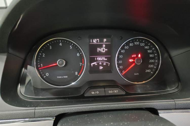 Used Volkswagen Gran Lavida 2013 1.4 TSI Automatic Comfort Model Odometer Close Up